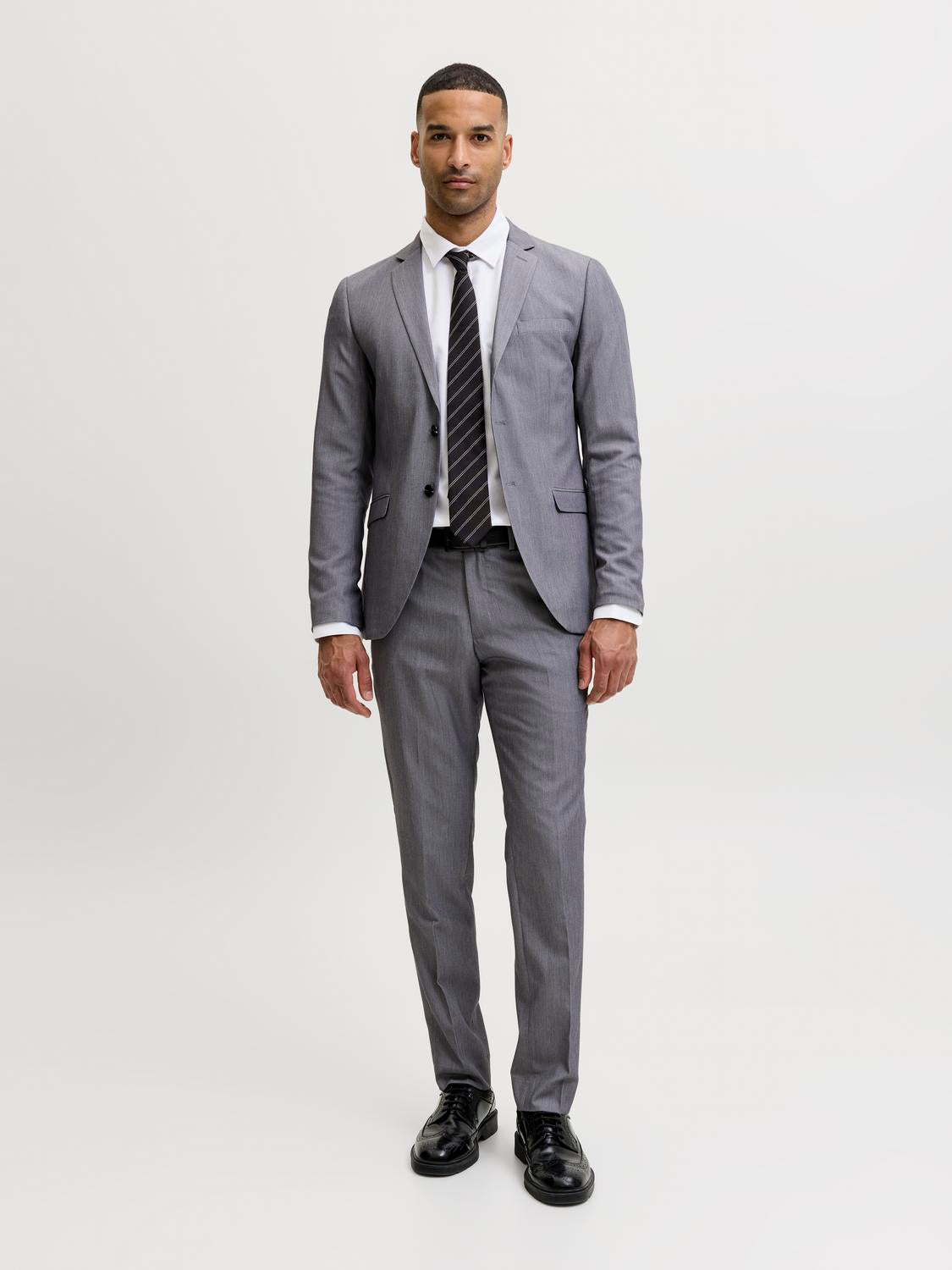model_shot-front_full